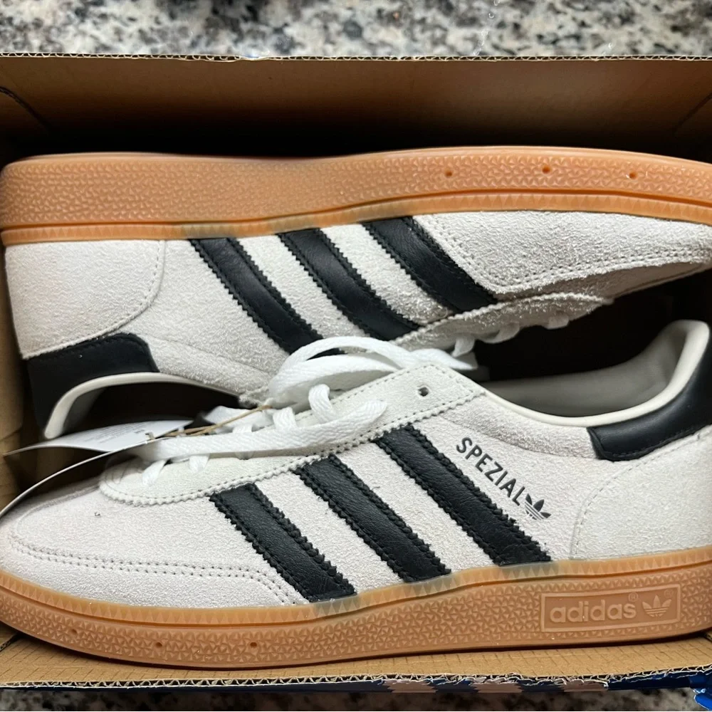 Adidas Handball Espezial Shoes - Picture 3 of 5